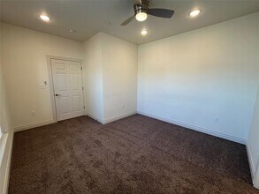 2105 Tiger Trail, Unit 602 in Round Rock, TX - Building Photo - Building Photo