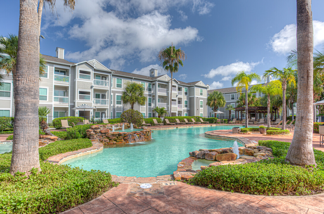 Breakers in Corpus Christi, TX - Building Photo