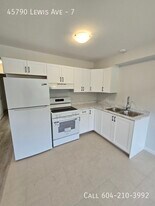 45790 Lewis Ave in Chilliwack, BC - Building Photo