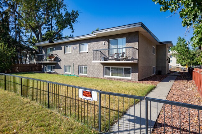 4323 73 St NW in Calgary, AB - Building Photo - Primary Photo