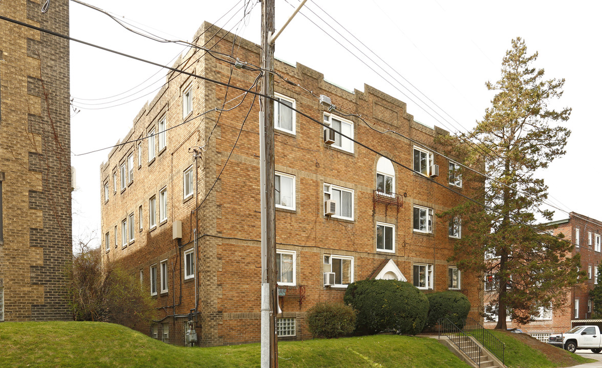 5612 Hempstead St in Pittsburgh, PA - Building Photo