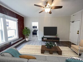 Flint 301 S Kenmore LLC in Los Angeles, CA - Building Photo - Interior Photo
