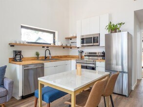 905 W Annie St in Austin, TX - Building Photo - Building Photo