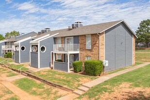 Kickingbird Hills in Edmond, OK - Building Photo