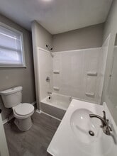 627 E 2nd Ave, Unit 1st floor in Tarentum, PA - Foto de edificio - Building Photo