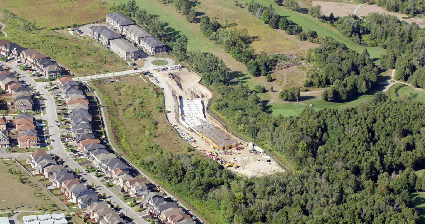 Charing Cross Condominiums in Oshawa, ON - Building Photo