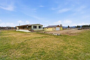 8202 E Elk to Hwy Rd in Elk, WA - Building Photo