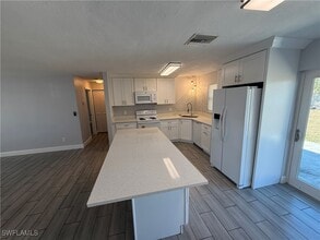 1315 NE Pine Island Ln in Cape Coral, FL - Building Photo - Building Photo