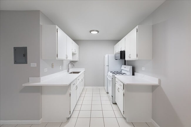 5740 East Ave in Countryside, IL - Building Photo - Building Photo