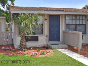 Windwood Apartments in Palm Bay, FL - Foto de edificio - Building Photo