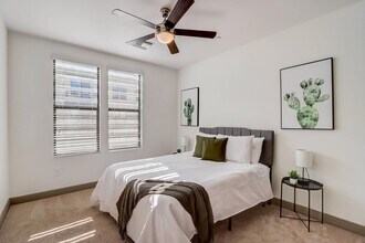 555 N College Ave in Tempe, AZ - Foto de edificio - Building Photo