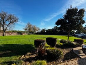 888 Rutledge Dr in Lodi, CA - Foto de edificio - Building Photo