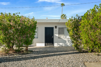 4444 E Sunny Dunes Rd in Palm Springs, CA - Building Photo - Building Photo