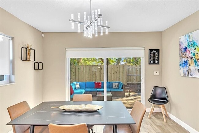 60 NW 45th Ct in Oakland Park, FL - Foto de edificio - Building Photo