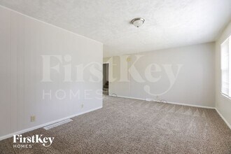 8405 E 47th St in Kansas City, MO - Foto de edificio - Building Photo