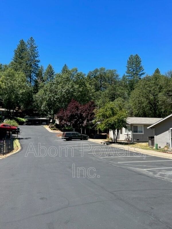 2760 Coloma St in Placerville, CA - Foto de edificio - Building Photo