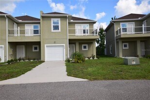 458 Lake Shore Pkwy in Davenport, FL - Building Photo