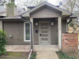 5628 Moorstone Dr in Baton Rouge, LA - Building Photo