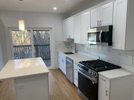 303 Summit Ave, Unit 303 in Boston, MA - Building Photo
