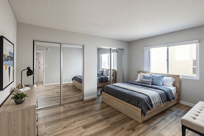 9404 Apartment Homes in Los Angeles, CA - Foto de edificio - Building Photo