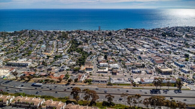 117 Avenida Algodon in San Clemente, CA - Building Photo - Building Photo