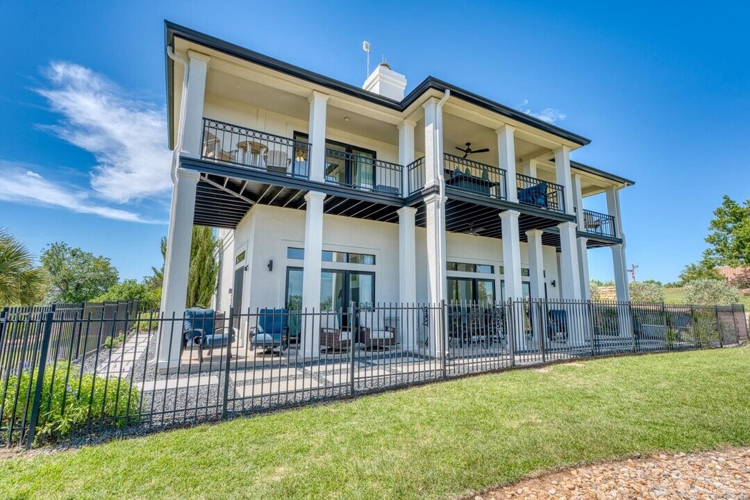 3305 Close Call in Horseshoe Bay, TX - Building Photo