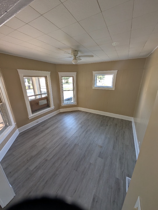 352 S Maple St in Elyria, OH - Building Photo
