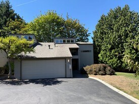 10009 NE 115th Ln in Kirkland, WA - Building Photo