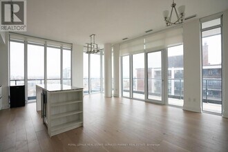 21 Park St E in Mississauga, ON - Building Photo - Building Photo