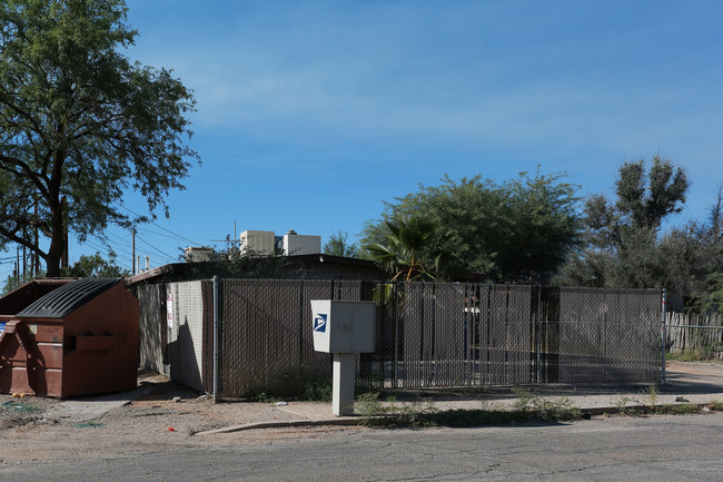 5836-5848 E 24th St in Tucson, AZ - Foto de edificio - Building Photo