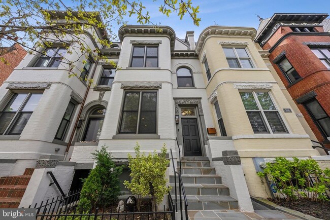 property at 914 Westminster St NW