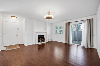 2280 Hurley Way in Sacramento, CA - Building Photo - Building Photo