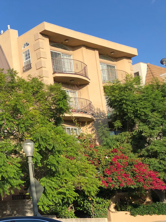 1932 Pelham Ave, Unit 301 in Los Angeles, CA - Building Photo