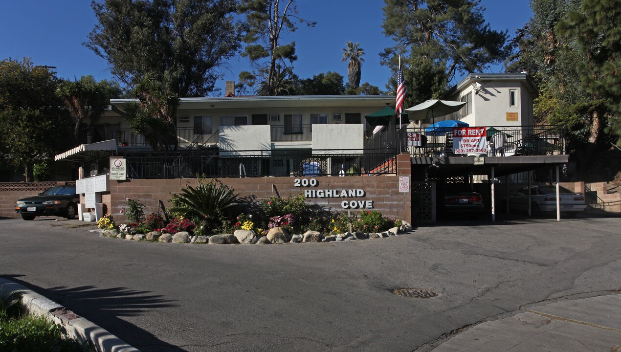 Highland Cove in Los Angeles, CA - Building Photo