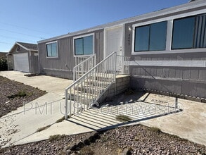 4453 Calle del Media in Fort Mohave, AZ - Foto de edificio - Building Photo