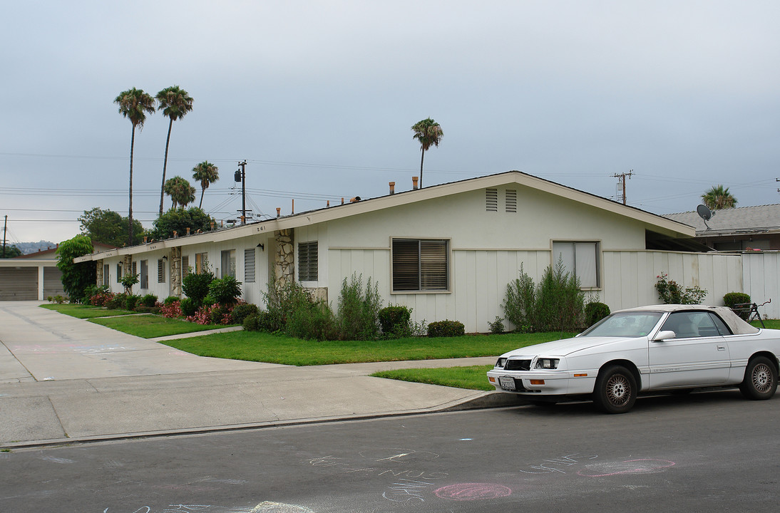 261-269 S Oak St in Orange, CA - Building Photo