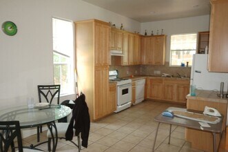 5406 Martin Ave in Austin, TX - Foto de edificio - Building Photo