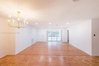 5600 San Vicente St in Coral Gables, FL - Building Photo - Building Photo