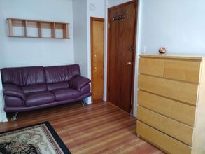 122 India St, Unit 2B in Brooklyn, NY - Foto de edificio - Building Photo