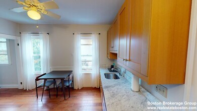 26 Taft St, Unit 1 in Boston, MA - Foto de edificio - Building Photo