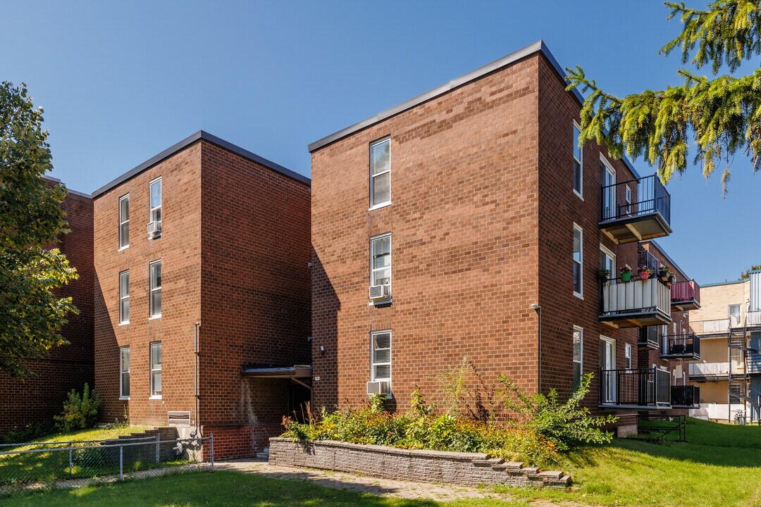 1965 Saint-Jacques Rue in Montréal, QC - Building Photo