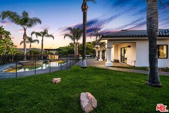 19034 Ashurst Ln in Los Angeles, CA - Building Photo - Building Photo