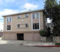 8733 Ramsgate Ave in Los Angeles, CA - Foto de edificio - Building Photo