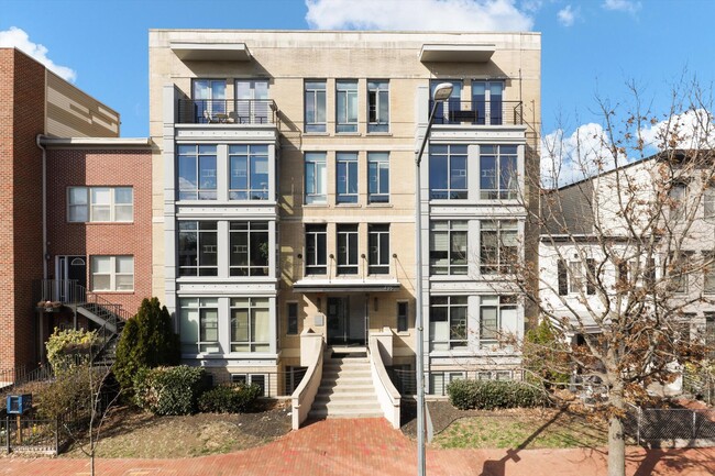 property at 435 R St NW
