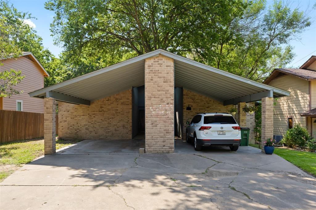 2415 Burleson Ct in Austin, TX - Building Photo