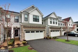 9 Clover Ln in Monroe Township, NJ - Building Photo - Building Photo