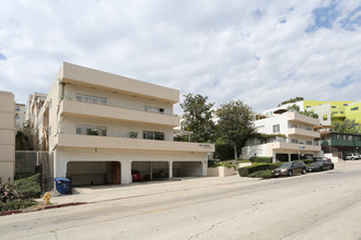 Los Leones Apartments in Los Angeles, CA - Building Photo - Building Photo