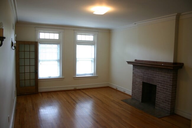 5861 Nina Pl in St. Louis, MO - Building Photo - Building Photo