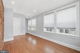 2111 32nd Pl SE in Washington, DC - Building Photo