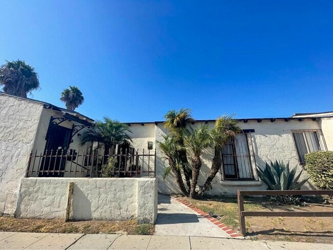 1001-1007 Banning Blvd.